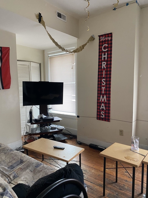 227 Roxbury, Roxbury