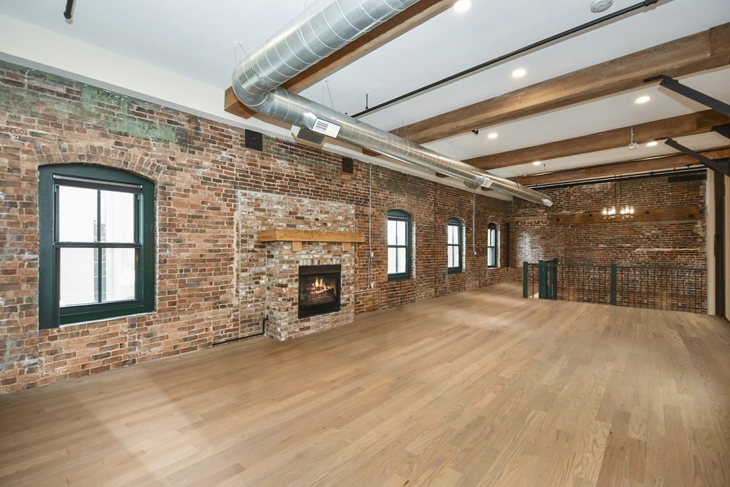 17 Kearney Sq, Lowell