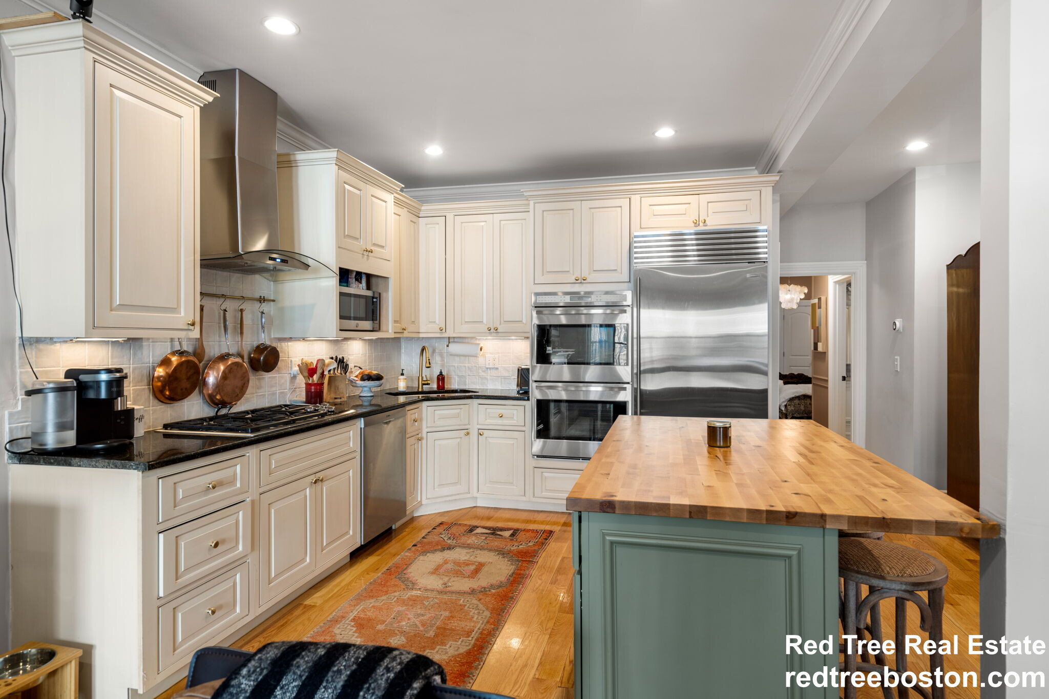 687 East 6th St, South Boston