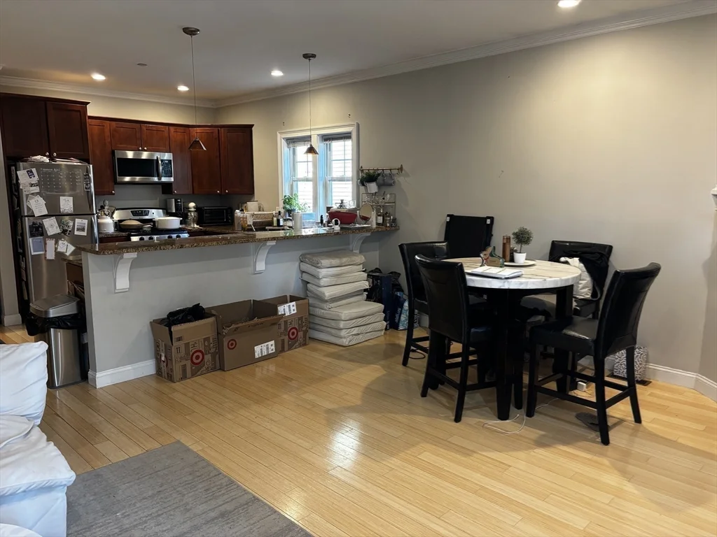 18 Knowlton St, South Boston