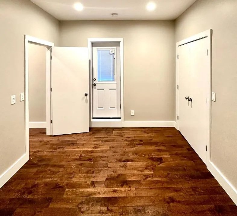 656 Saratoga St, East Boston