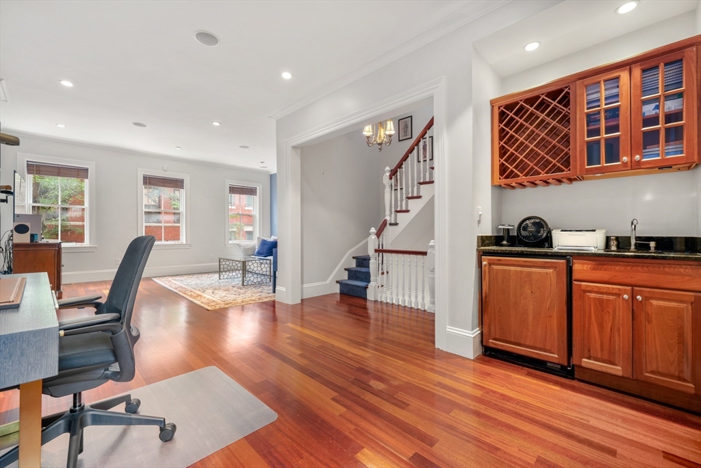 102 Myrtle St, Beacon Hill