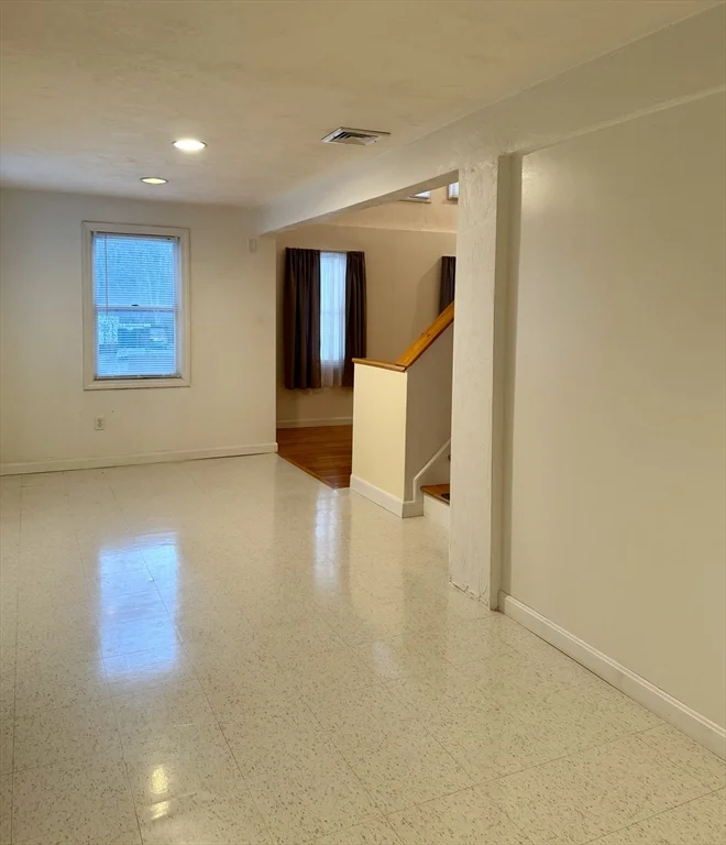 38 North Main St, Carver