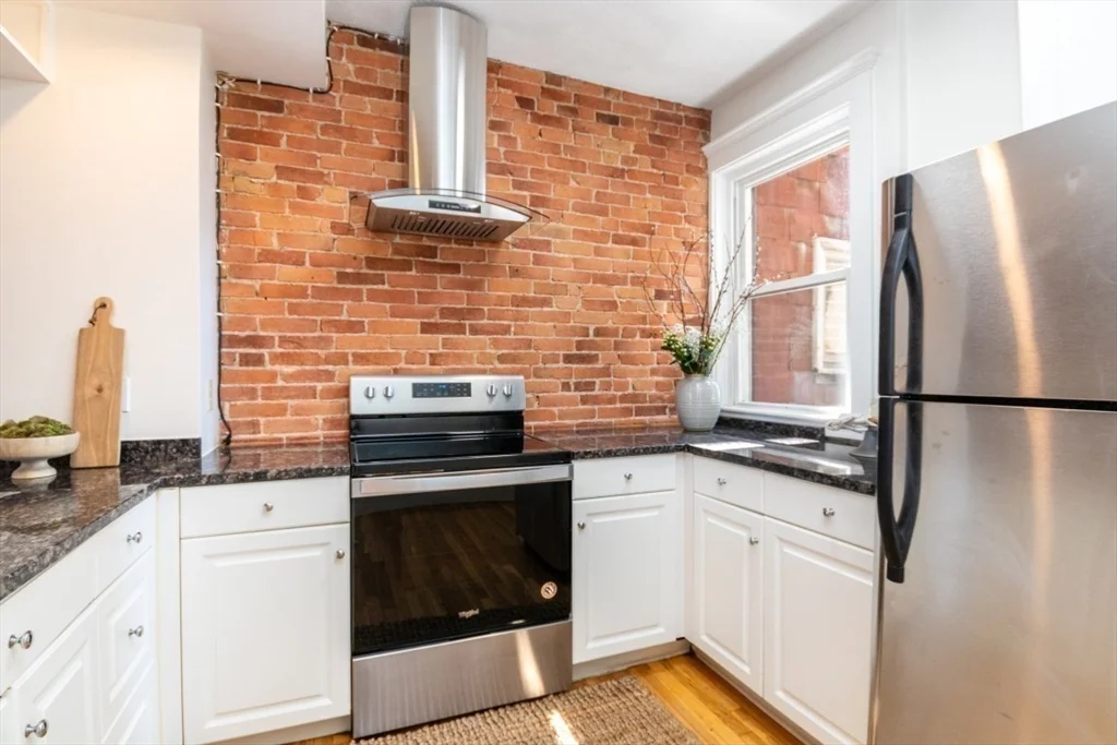 298A Bunker Hill St, Charlestown