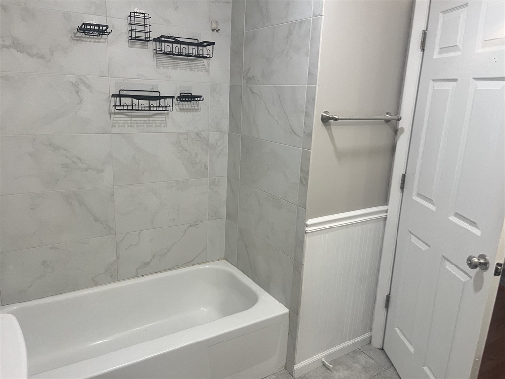 555 Russell Rd, Westfield