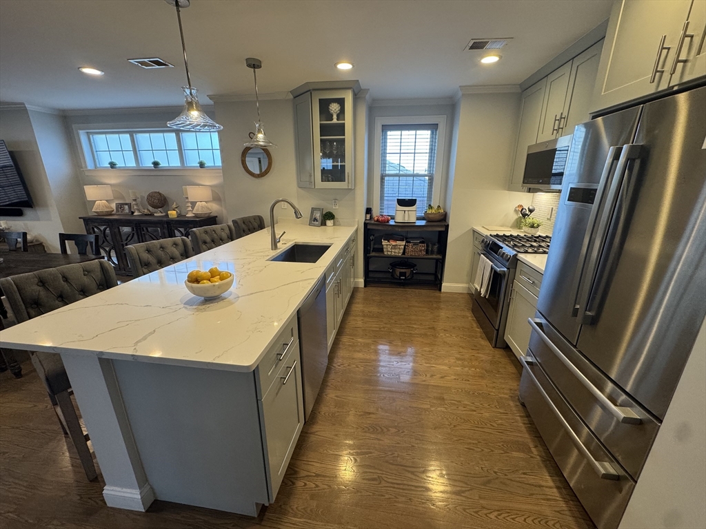 49 Leyden St, East Boston