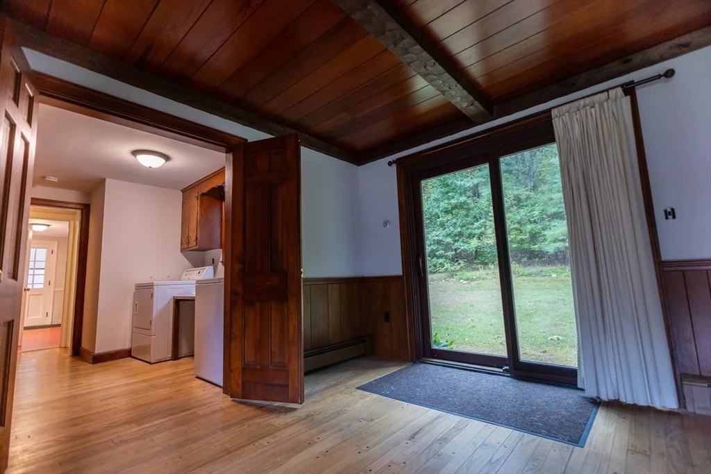 195 Dover Rd, Westwood