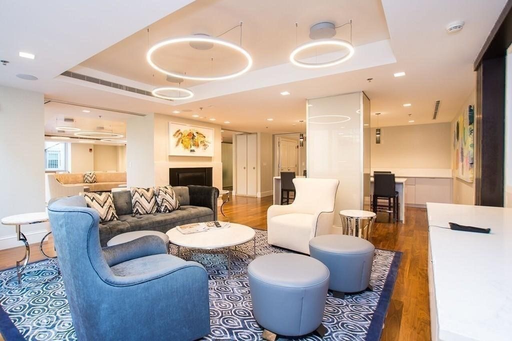 1 Charles Street South, Back Bay