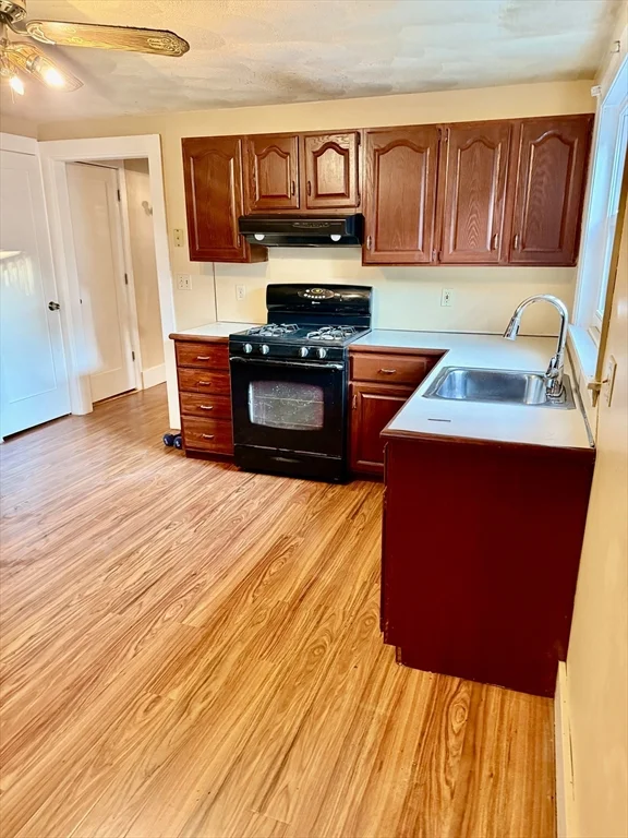 78 Summer St, Everett