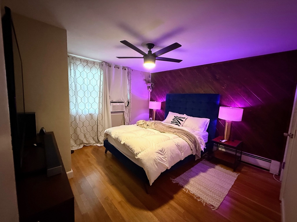 89 Bunker Hill Ave, Lowell