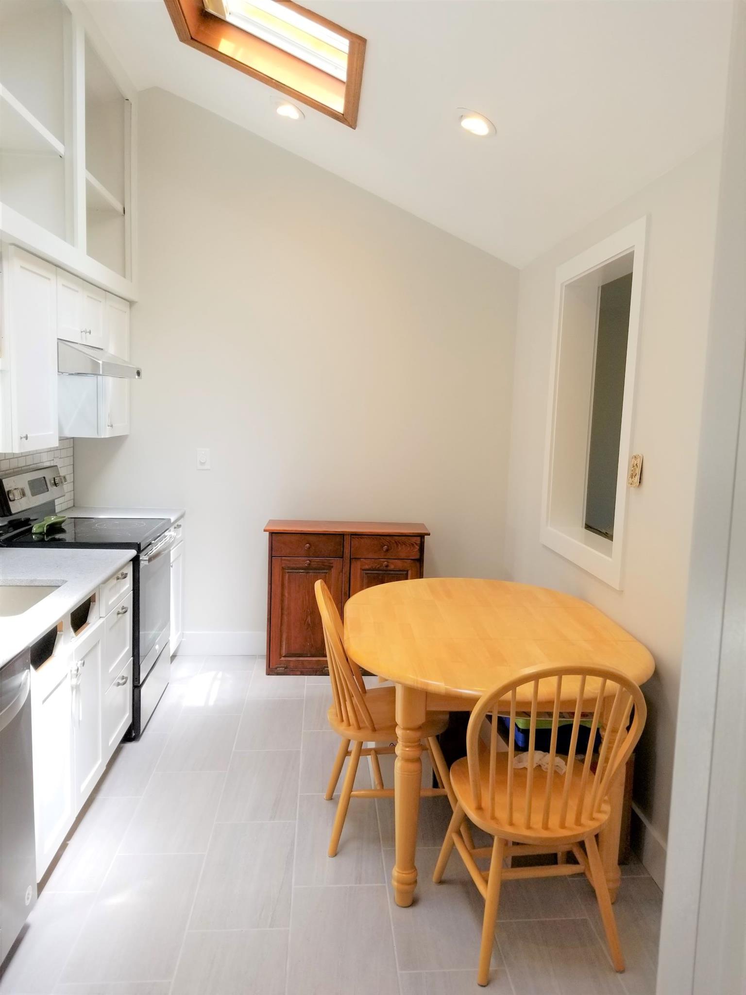 12 Conwell Ave, West Somerville