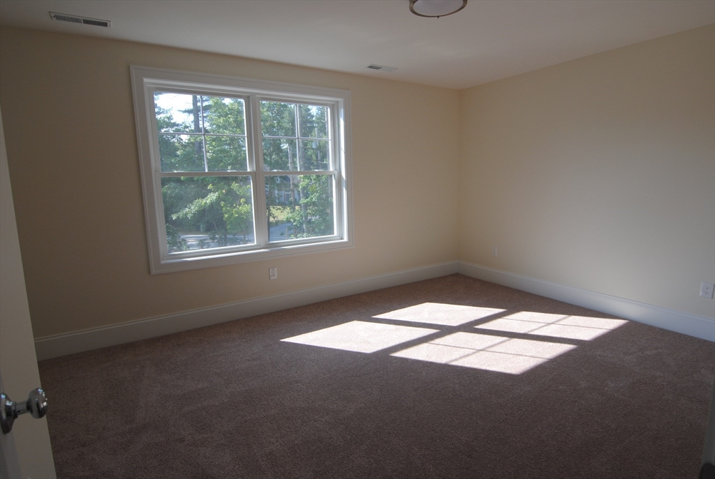 1 Scout Ln, Nashua