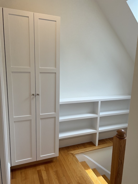 22 Warren Ln, Weston