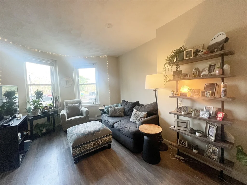 122 London, East Boston