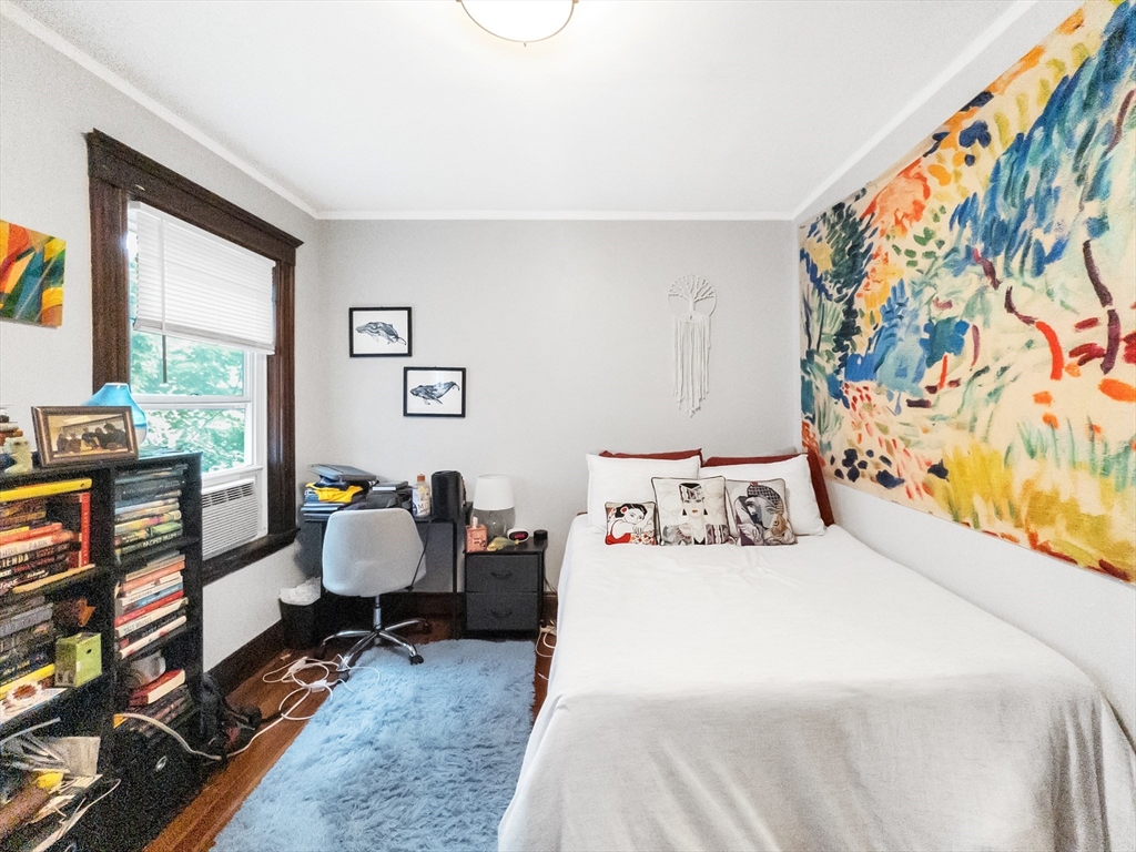 8 Parkton Rd, Jamaica Plain