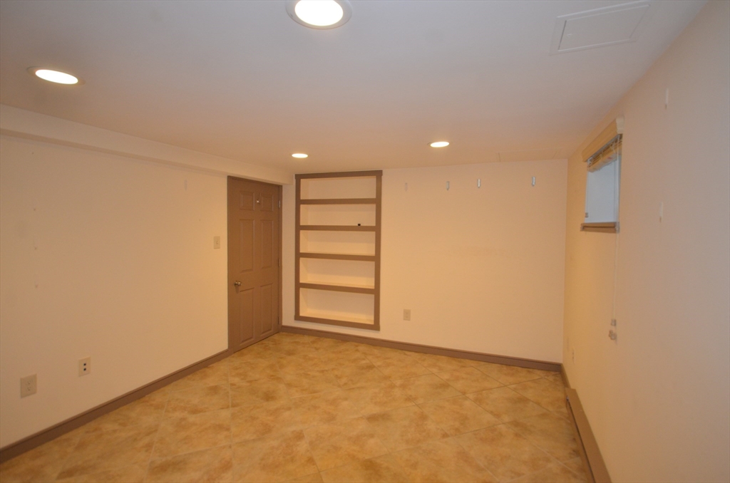 18 Benton Rd, Medford