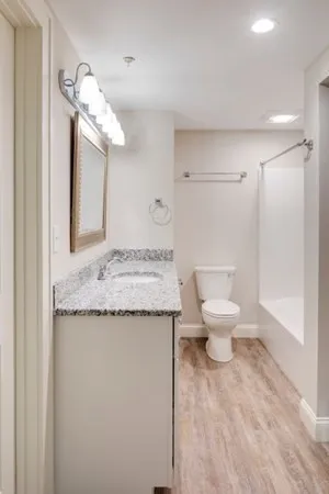 33 West Main St, Groton