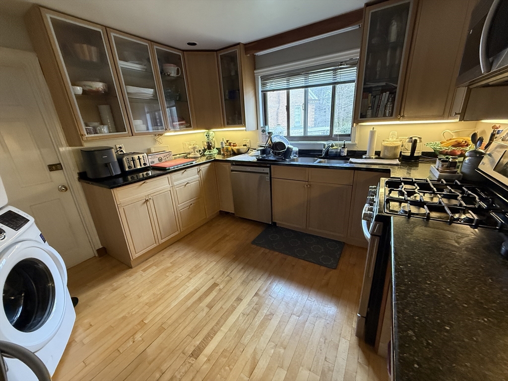 9 Reservoir Rd, Brookline