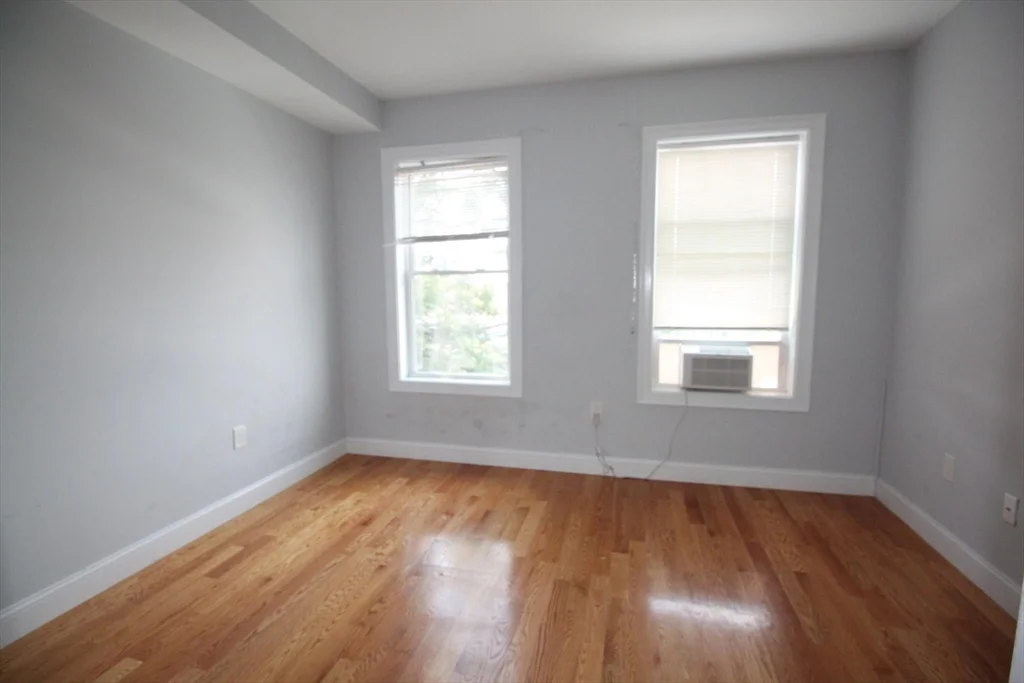 108 Main St, Everett