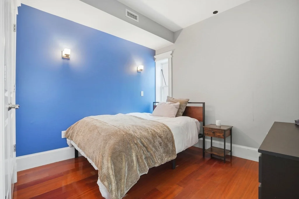 17 Gates, South Boston