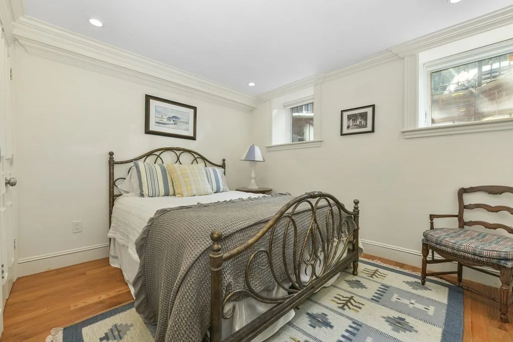 447 Beacon St, Back Bay