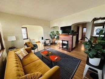 267 Lynn Shore Dr, Diamond District