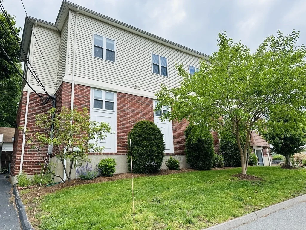 909 Hancock St, Quincy