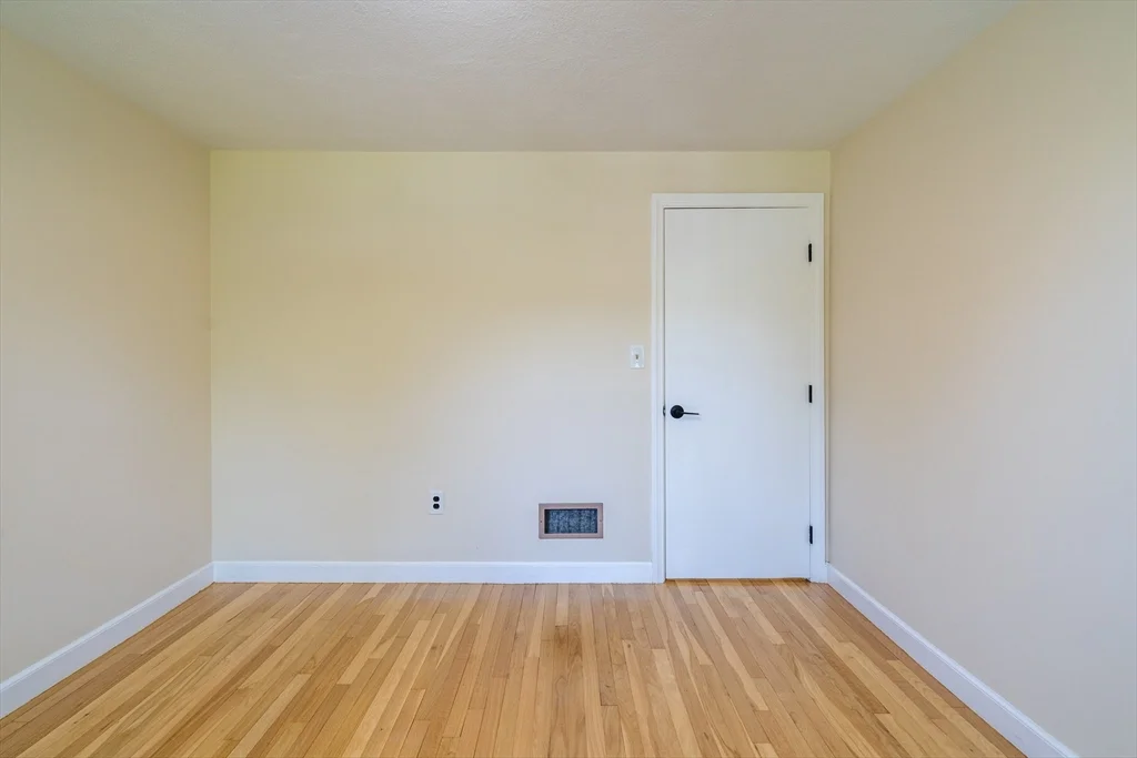 10 Colburn St, Waltham