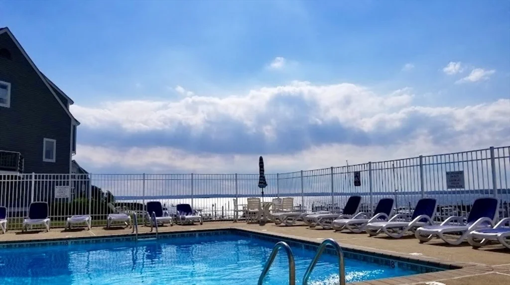 700 Shore Dr, Fall River