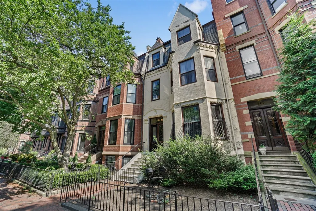 296 Marlborough St, Back Bay