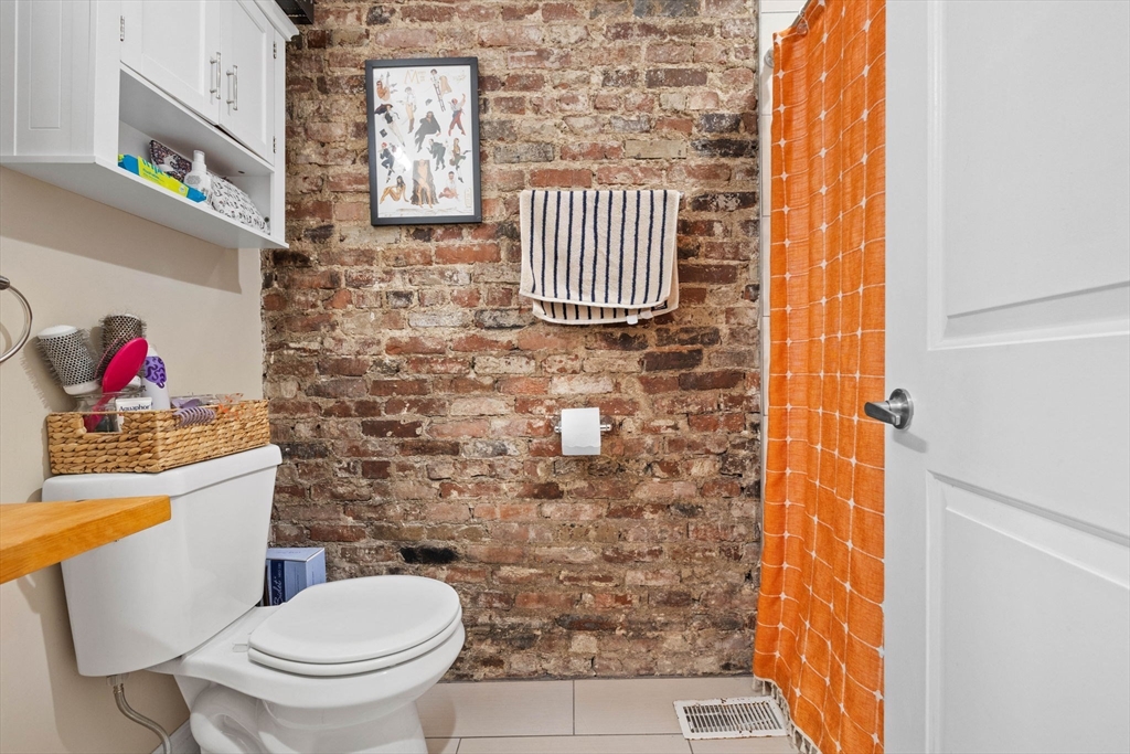 102 Chelsea St, East Boston