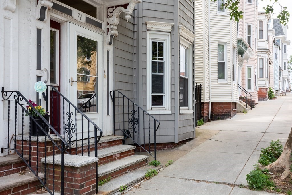 71 Old Harbor St, South Boston