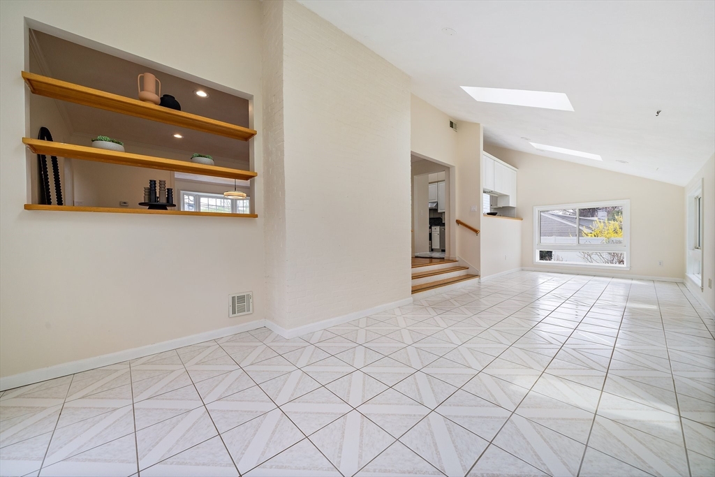 28 Mansfield Rd, Wellesley