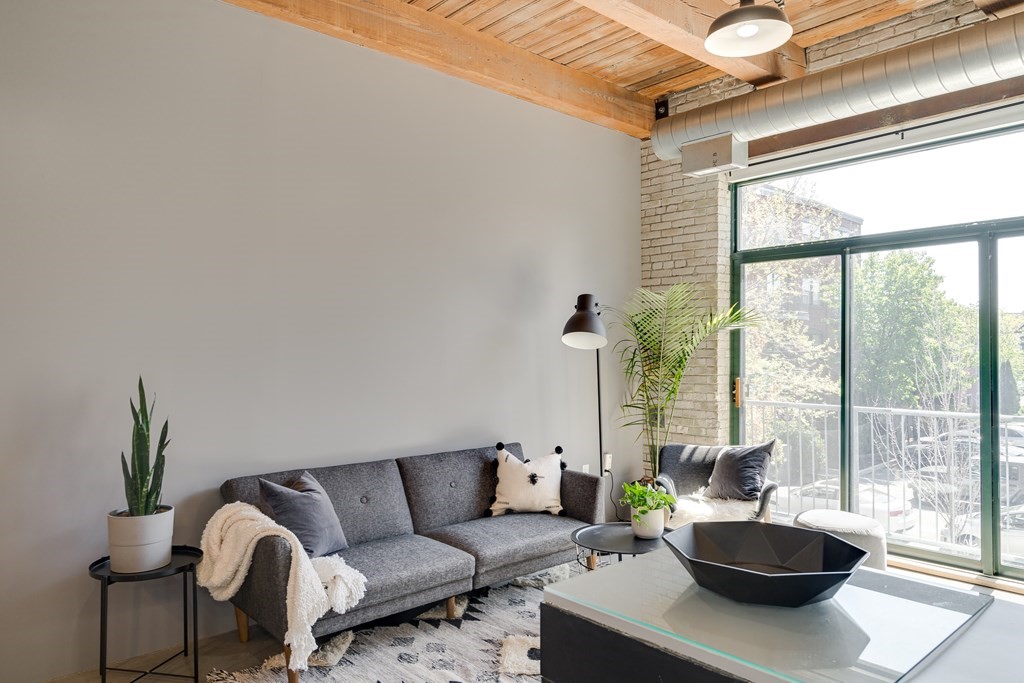 43 Charlton, Everett