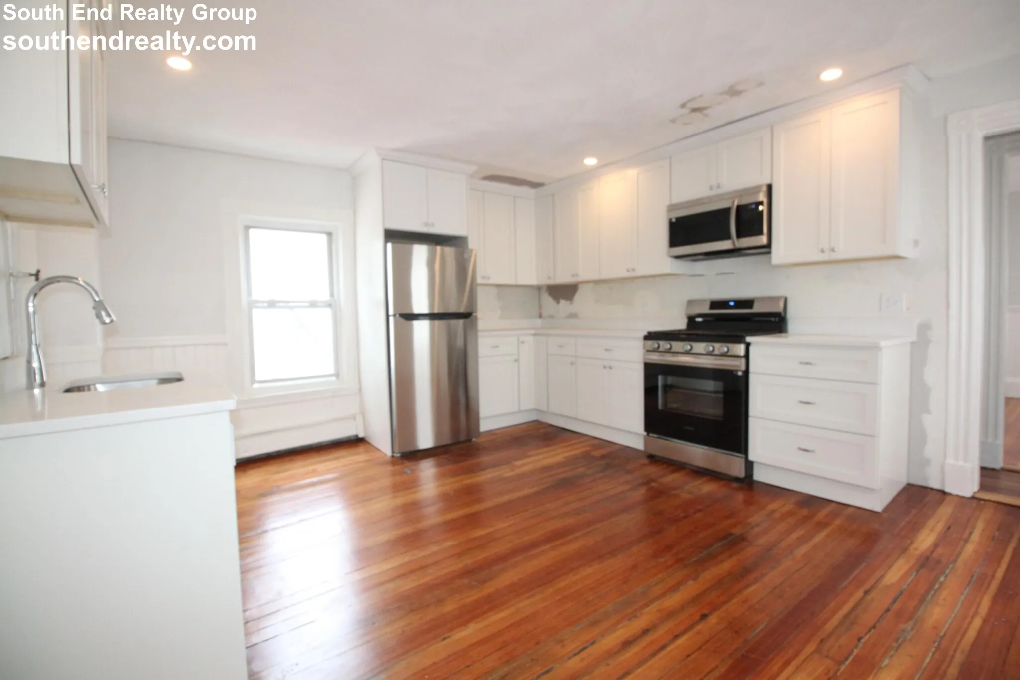 12 Albion Pl, Medford Street / The Neck