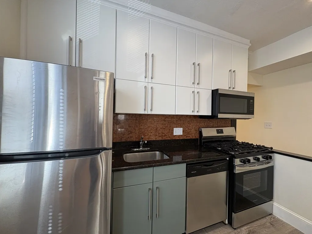 73 Thatcher St, North Brookline