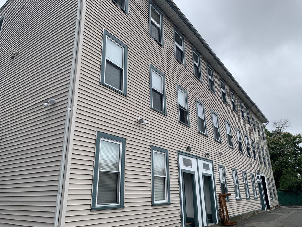 8 Humboldt Pl, South Boston