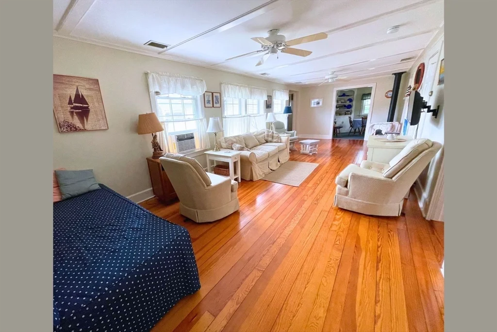 48 Angelica Ave, Mattapoisett
