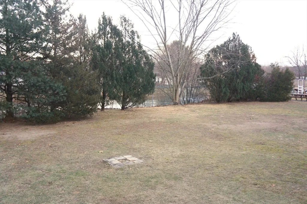 567 Mendon Rd, Attleboro