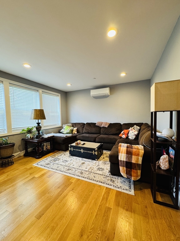 112 Harvard St, Glendale