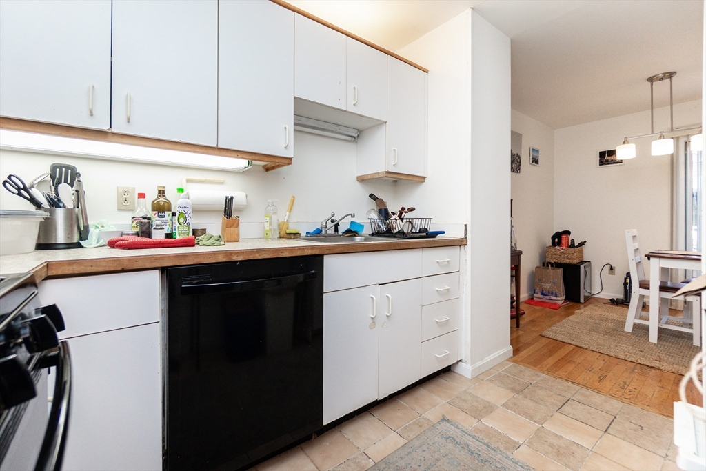 31 Henry St, Cambridgeport