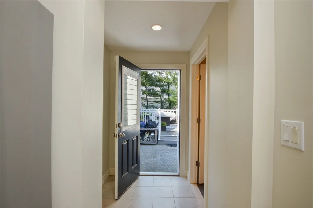 66 Tucker Ln, Dartmouth