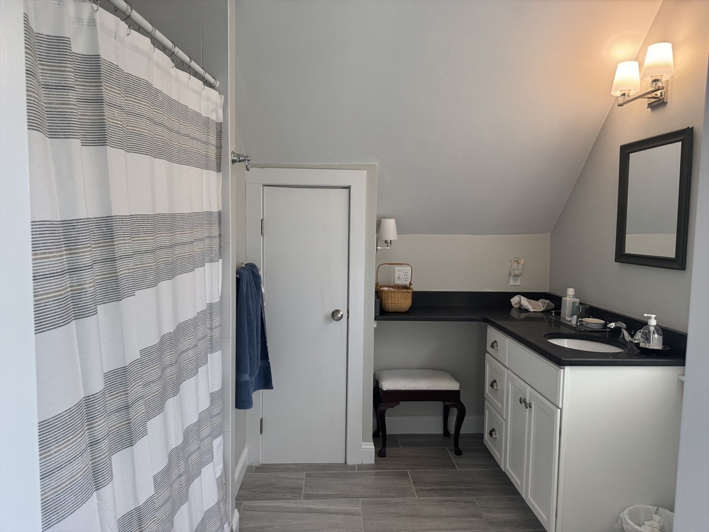 1037 Pleasant St, Bridgewater