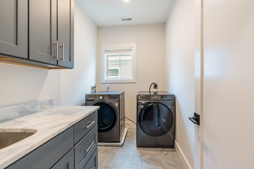 19 Shute Path, Newton Center