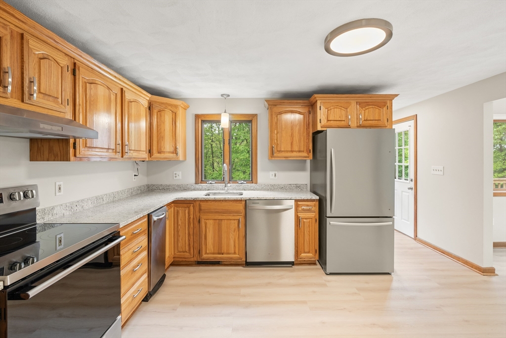 8 Candice Ct, Woburn