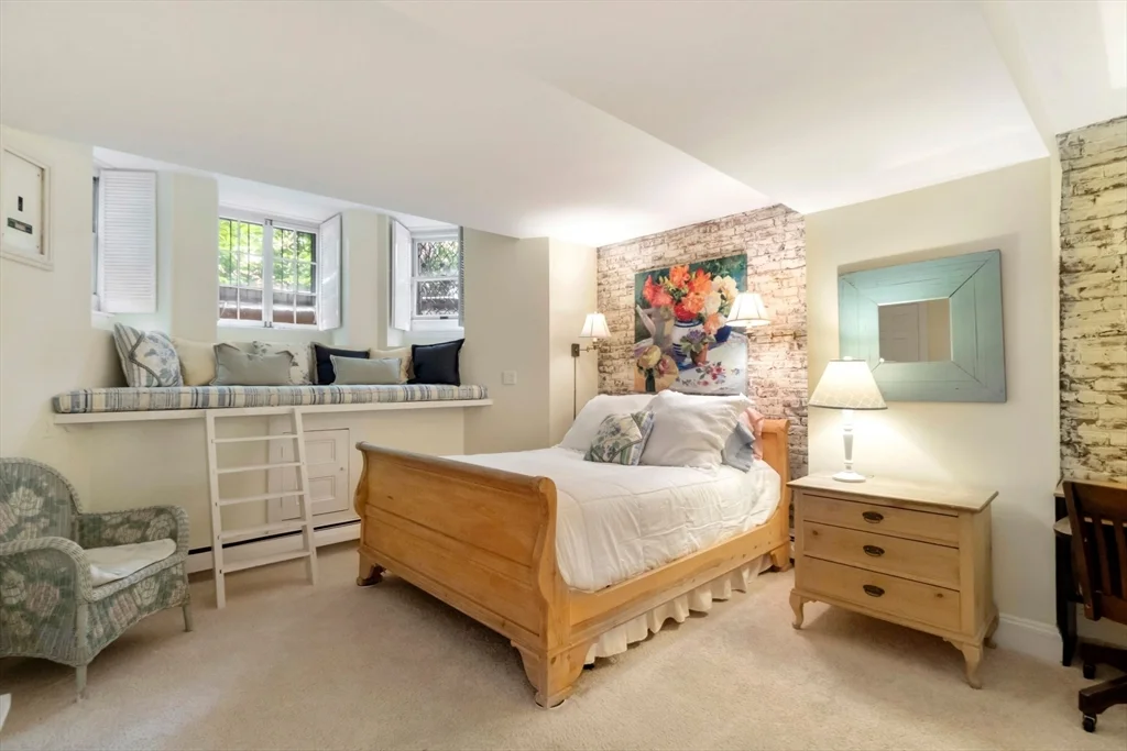 319 Marlborough St, Back Bay