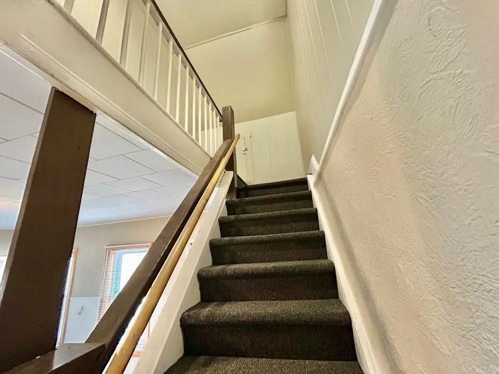 694 Lakeview Ave, Lowell