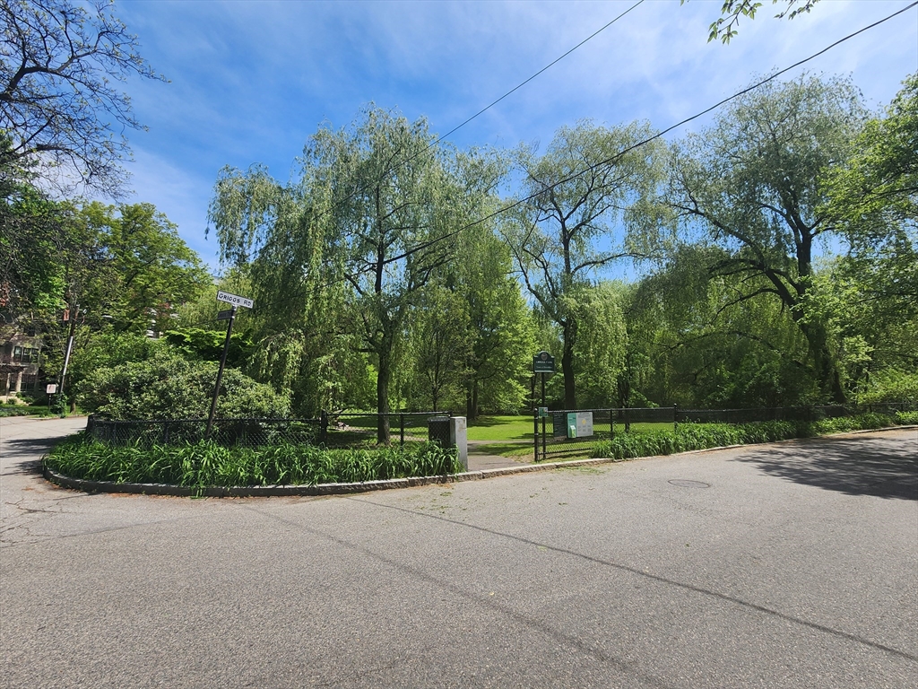 573 Washington St, Brookline