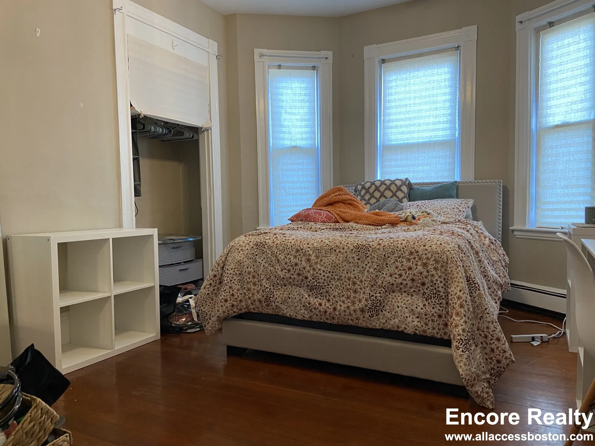 8 Sunset St, Mission Hill