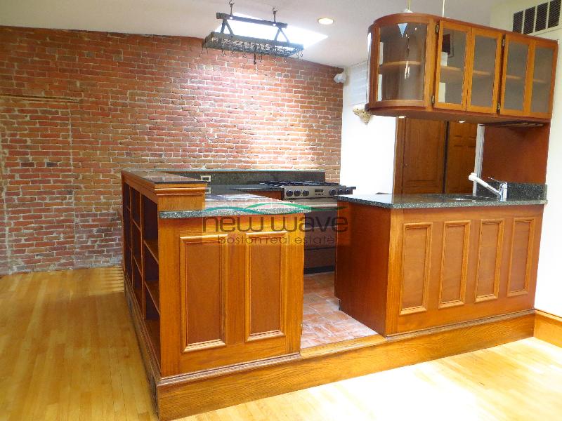 17 Holyoke St, South End